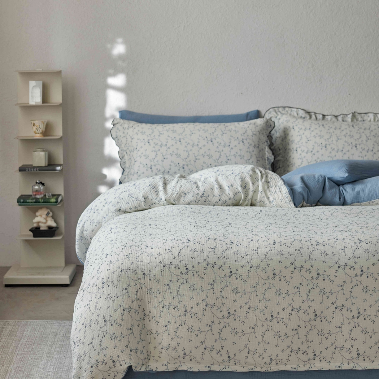 91家纺网 家纺一手货源 找家纺 安莱生活 2025新款全棉纯棉精梳棉双层纱绉纱数码印花四件套系列二 花开半夏-蓝