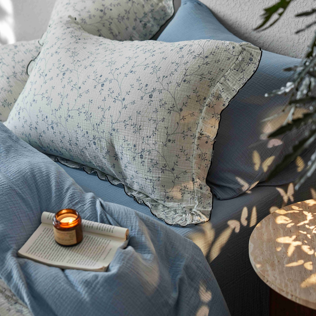 91家纺网 家纺一手货源 找家纺 安莱生活 2025新款全棉纯棉精梳棉双层纱绉纱数码印花四件套系列二 花开半夏-蓝