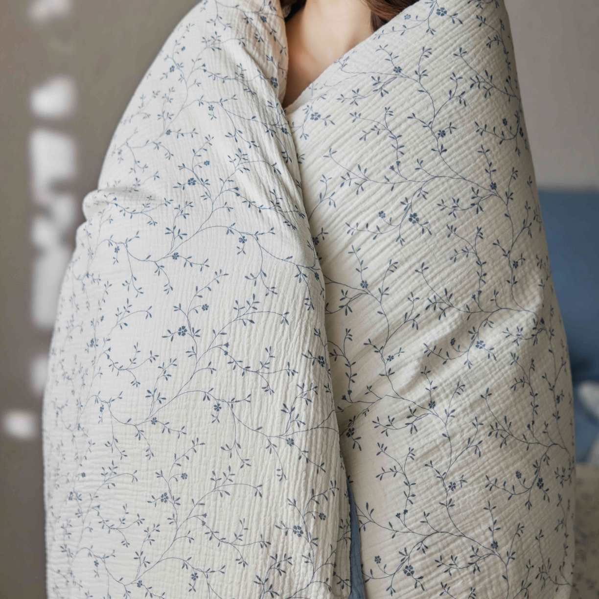 91家纺网 家纺一手货源 找家纺 安莱生活 2025新款全棉纯棉精梳棉双层纱绉纱数码印花四件套系列二 花开半夏-蓝