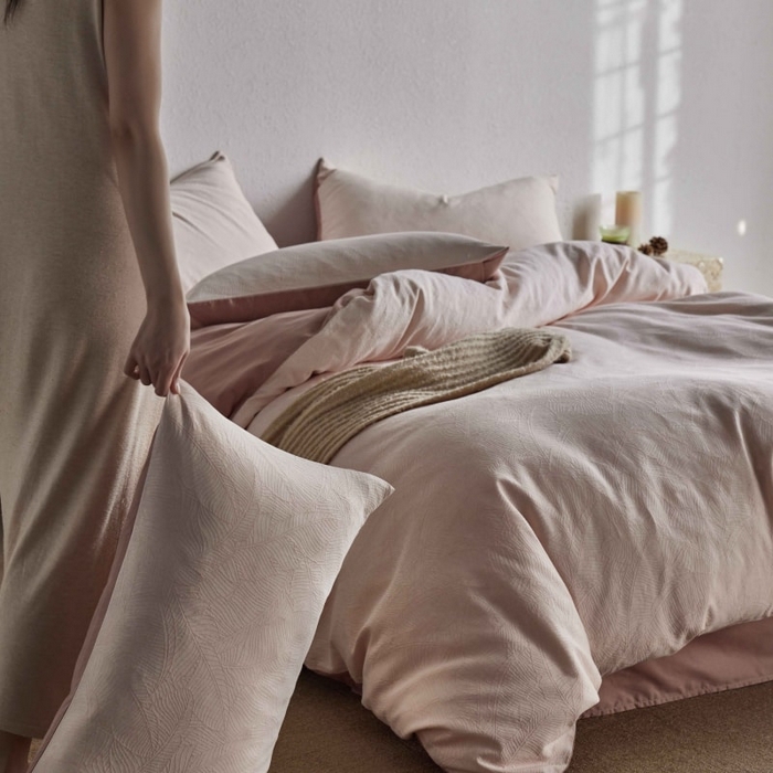 91家纺网 家纺一手货源 找家纺 2025新款全棉纯棉色织提花四件套（艾薇） 艾薇—薄玉色