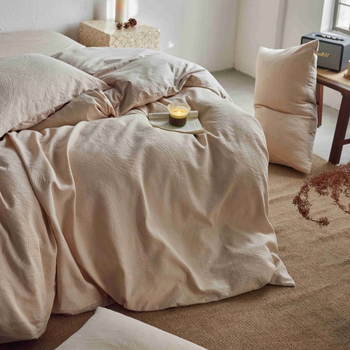 91家纺网 家纺一手货源 找家纺 2025新款全棉纯棉色织提花四件套（艾薇） 艾薇—春水白