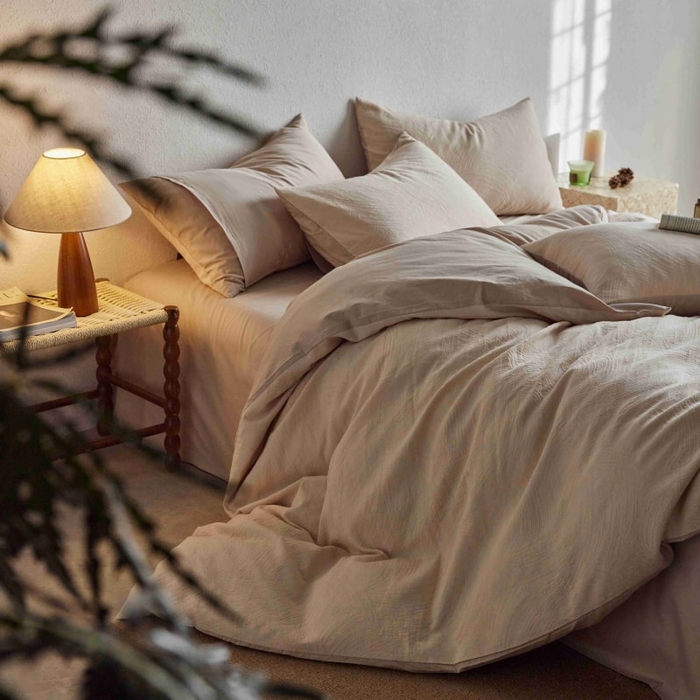 91家纺网 家纺一手货源 找家纺 2025新款全棉纯棉色织提花四件套（艾薇） 艾薇—春水白