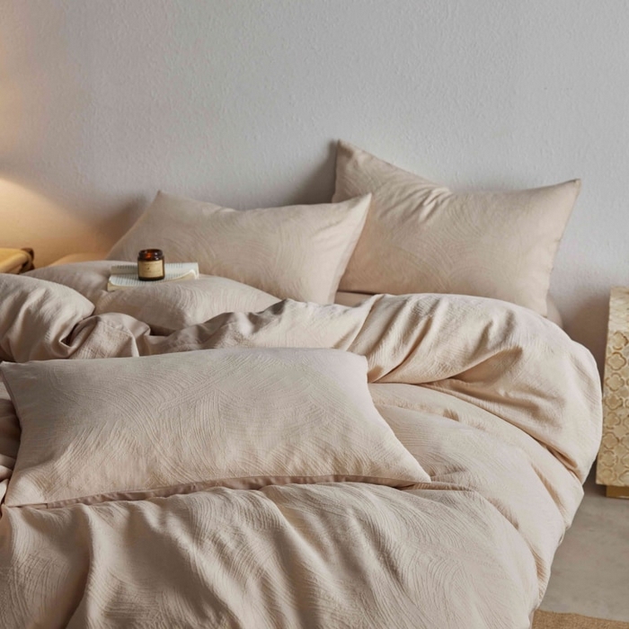 91家纺网 家纺一手货源 找家纺 2025新款全棉纯棉色织提花四件套（艾薇） 艾薇—春水白