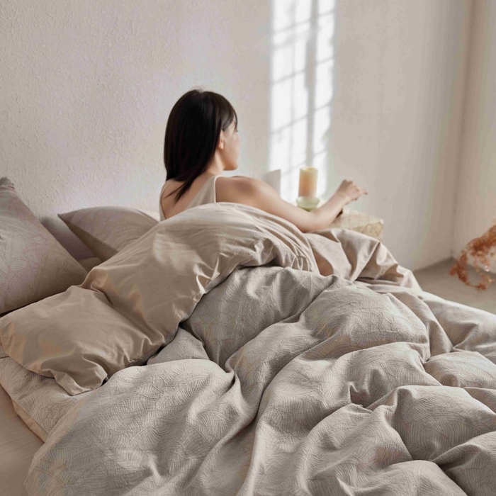 91家纺网 家纺一手货源 找家纺 2025新款全棉纯棉色织提花四件套（艾薇） 艾薇—流光杏