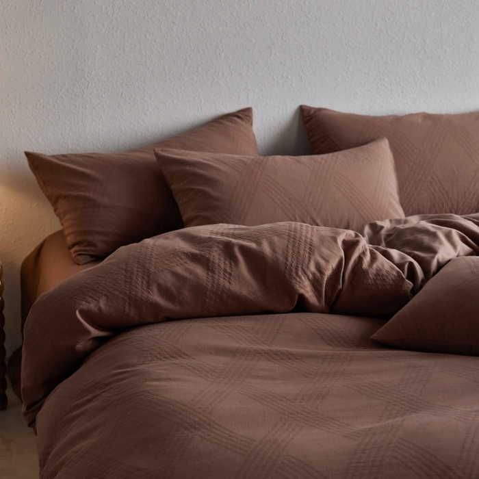 91家纺网 家纺一手货源 找家纺 2025新款全棉纯棉色织提花四件套（艾薇） 艾薇—余晖棕