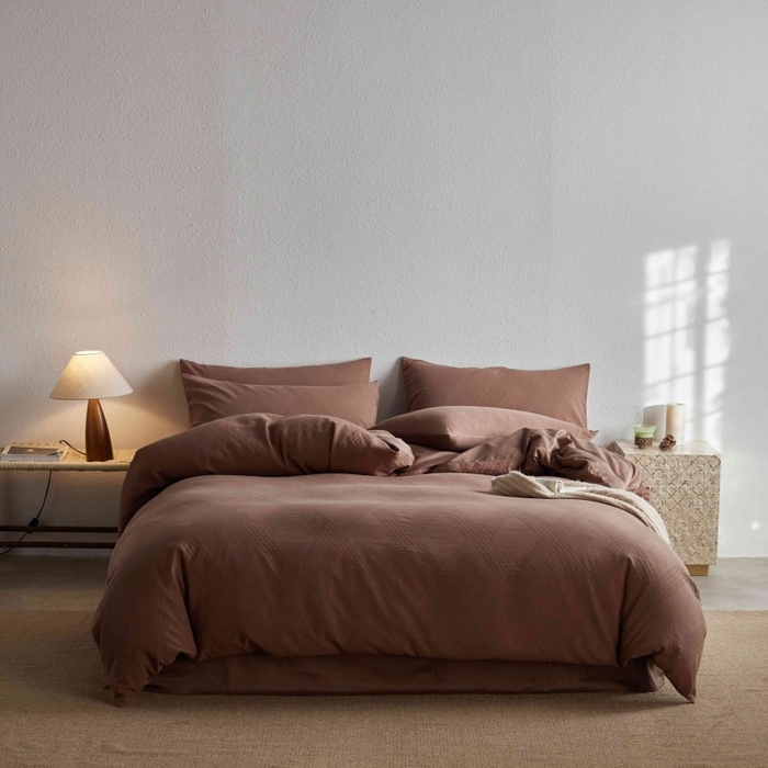 91家纺网 家纺一手货源 找家纺 2025新款全棉纯棉色织提花四件套（艾薇） 艾薇—余晖棕