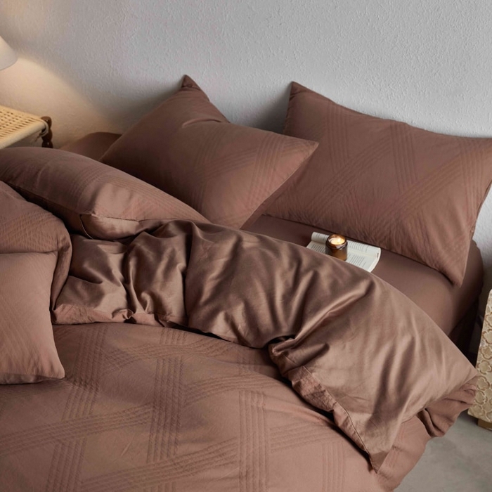 91家纺网 家纺一手货源 找家纺 2025新款全棉纯棉色织提花四件套（艾薇） 艾薇—余晖棕