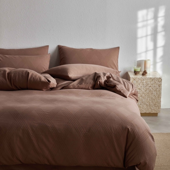 91家纺网 家纺一手货源 找家纺 2025新款全棉纯棉色织提花四件套（艾薇） 艾薇—余晖棕