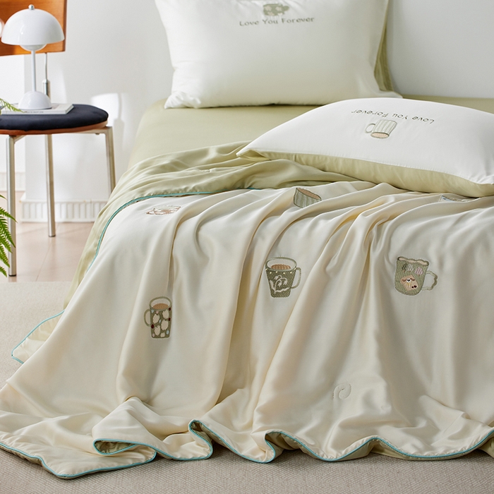 91家纺网 家纺一手货源 找家纺 安莱生活 2025新款50s莱赛尔天丝绣花夏被夏凉被空调被四件套（埋绳款夏被）-萌神系列 爱一辈子