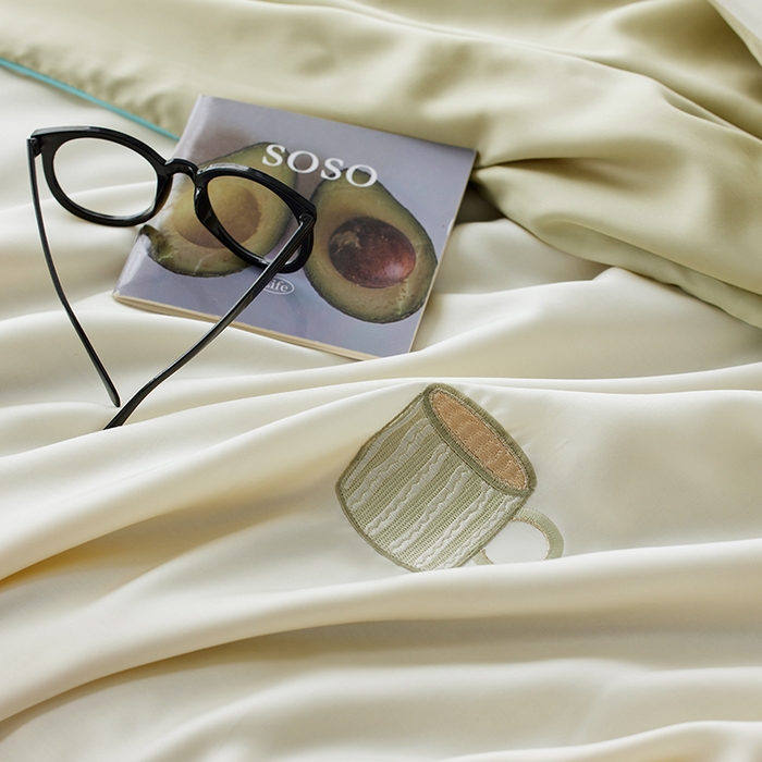 91家纺网 家纺一手货源 找家纺 安莱生活 2025新款50s莱赛尔天丝绣花夏被夏凉被空调被四件套（埋绳款夏被）-萌神系列 爱一辈子