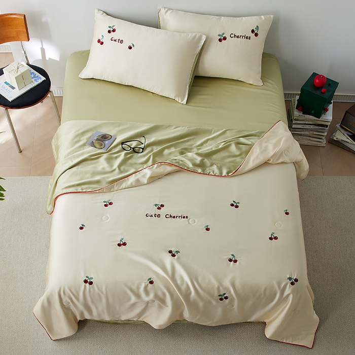 91家纺网 家纺一手货源 找家纺 安莱生活 2025新款50s莱赛尔天丝绣花夏被夏凉被空调被四件套（埋绳款夏被）-萌神系列 车厘子