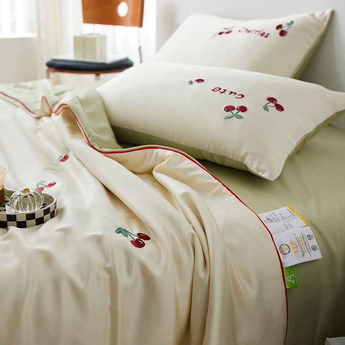 91家纺网 家纺一手货源 找家纺 安莱生活 2025新款50s莱赛尔天丝绣花夏被夏凉被空调被四件套（埋绳款夏被）-萌神系列 车厘子