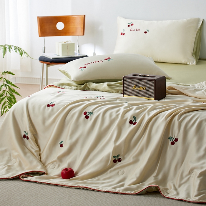 91家纺网 家纺一手货源 找家纺 安莱生活 2025新款50s莱赛尔天丝绣花夏被夏凉被空调被四件套（埋绳款夏被）-萌神系列 车厘子