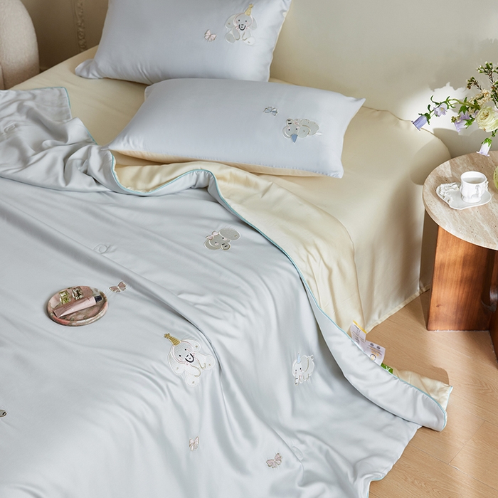 91家纺网 家纺一手货源 找家纺 安莱生活 2025新款50s莱赛尔天丝绣花夏被夏凉被空调被四件套（埋绳款夏被）-萌神系列 乐萌小象
