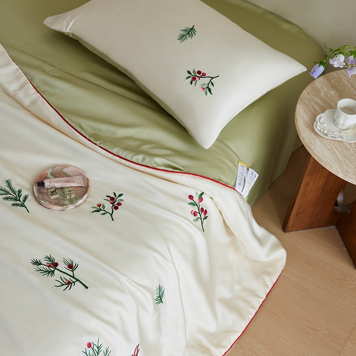 91家纺网 家纺一手货源 找家纺 安莱生活 2025新款50s莱赛尔天丝绣花夏被夏凉被空调被四件套（埋绳款夏被）-萌神系列 香脂冷杉