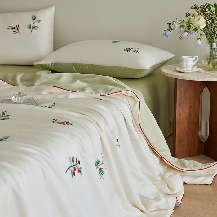 91家纺网 家纺一手货源 找家纺 安莱生活 2025新款50s莱赛尔天丝绣花夏被夏凉被空调被四件套（埋绳款夏被）-萌神系列 香脂冷杉