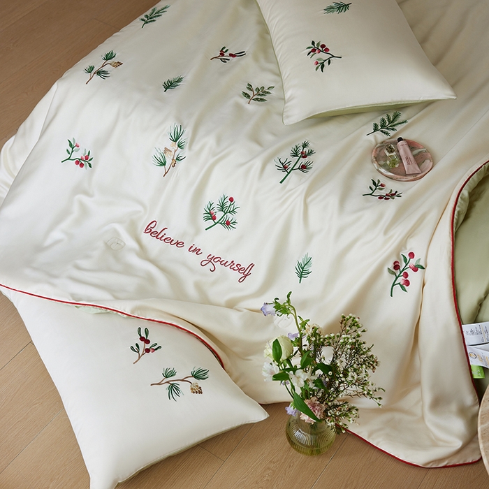 91家纺网 家纺一手货源 找家纺 安莱生活 2025新款50s莱赛尔天丝绣花夏被夏凉被空调被四件套（埋绳款夏被）-萌神系列 香脂冷杉