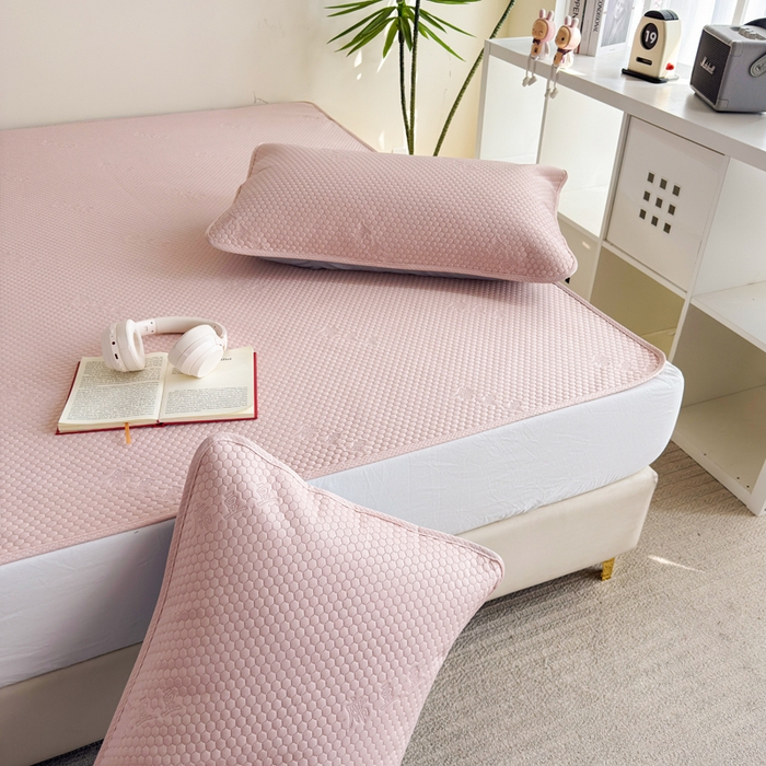 91家纺网 家纺一手货源 找家纺 柏薇 2025春夏新款5D席豆豆圆角床席款凉席席子 简约-粉