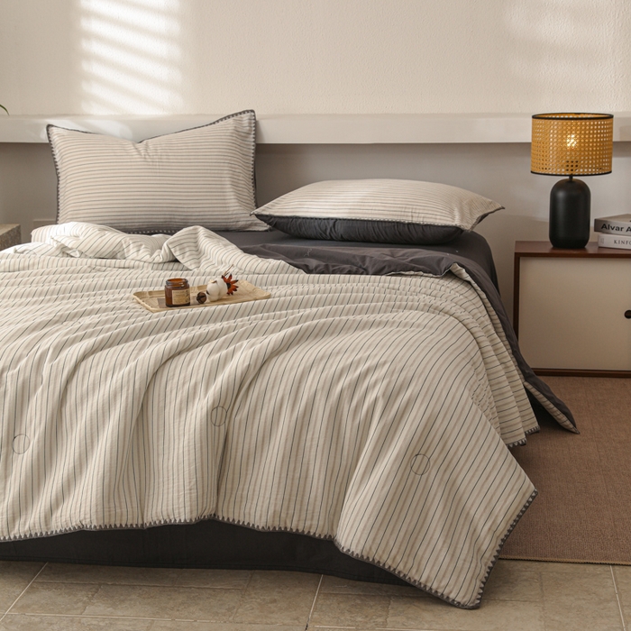 91家纺网 家纺一手货源 找家纺 简宜家居（朝初家纺） 2025春夏新款全棉纯棉贝壳边水洗棉夏被夏凉被空调被 贝壳边-黑灰条