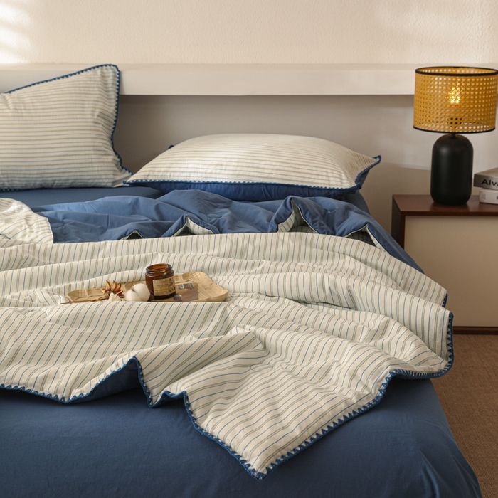 91家纺网 家纺一手货源 找家纺 简宜家居（朝初家纺） 2025春夏新款全棉纯棉贝壳边水洗棉夏被夏凉被空调被 贝壳边-蓝灰条
