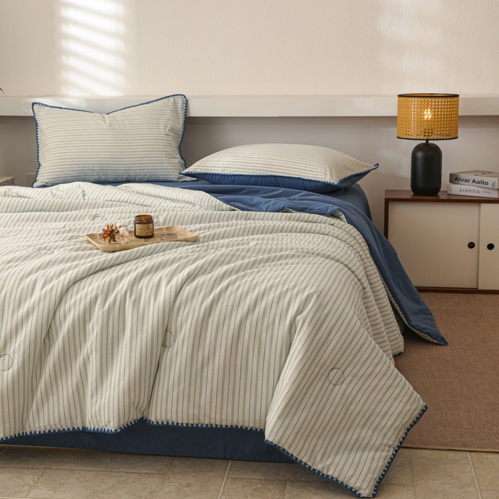 91家纺网 家纺一手货源 找家纺 简宜家居（朝初家纺） 2025春夏新款全棉纯棉贝壳边水洗棉夏被夏凉被空调被 贝壳边-蓝灰条