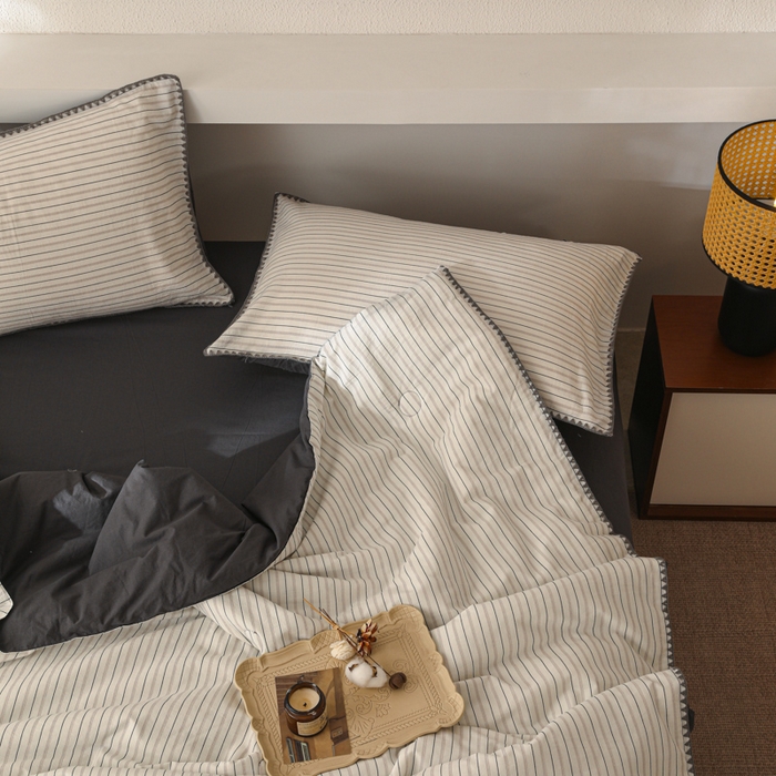 91家纺网 家纺一手货源 找家纺 简宜家居（朝初家纺） 2025春夏新款全棉纯棉贝壳边水洗棉夏被夏凉被空调被 贝壳边-黑灰条