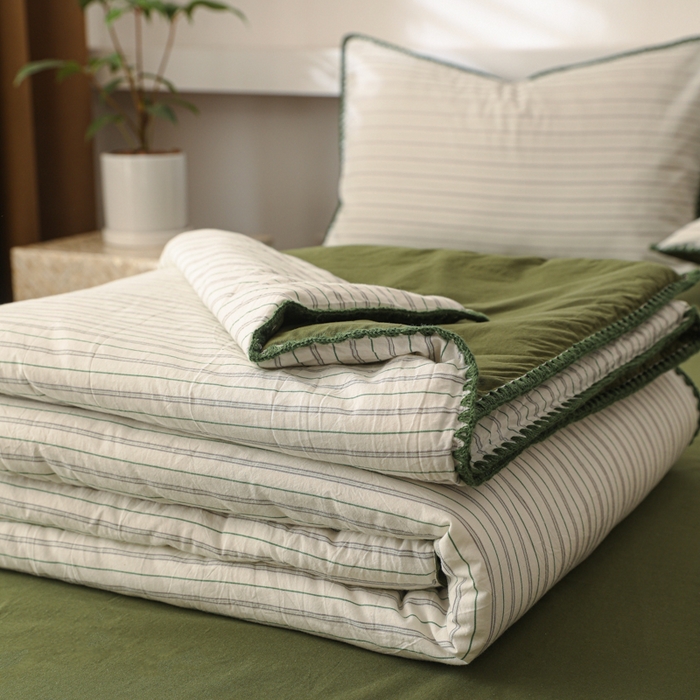 91家纺网 家纺一手货源 找家纺 简宜家居（朝初家纺） 2025春夏新款全棉纯棉贝壳边水洗棉夏被夏凉被空调被 贝壳边 绿灰条