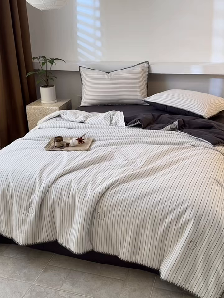 91家纺网 家纺一手货源 找家纺 简宜家居（朝初家纺） 2025春夏新款全棉纯棉贝壳边水洗棉夏被夏凉被空调被 贝壳边-黑灰条