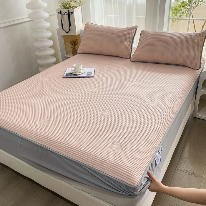 91家纺网 家纺一手货源 找家纺 （总）欧邦 2025春夏新款5A抗菌华夫格凉感冰豆床笠款凉席席子-小熊系列