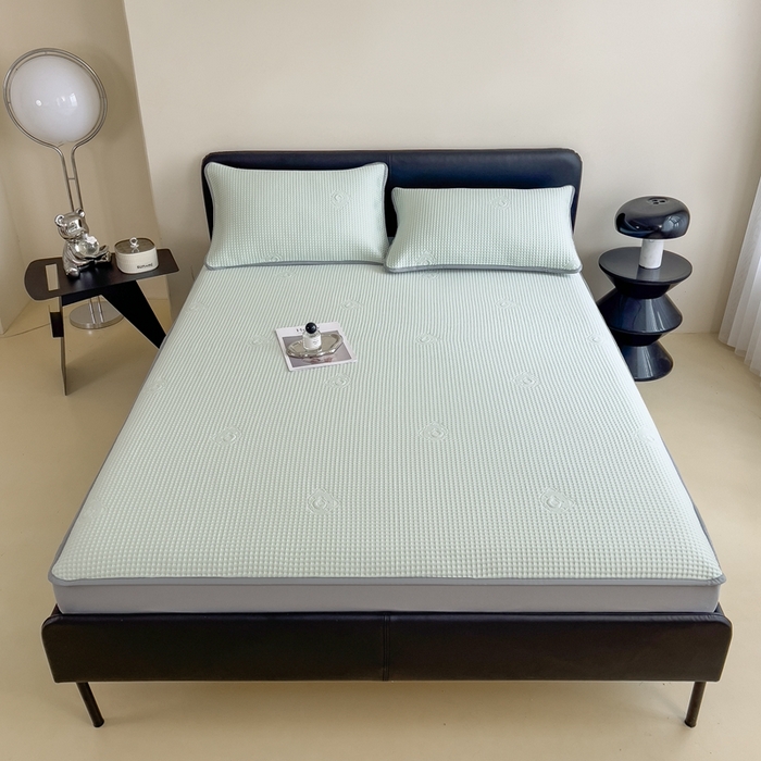 91家纺网 家纺一手货源 找家纺 欧邦 2025春夏新款5A抗菌华夫格凉感冰豆床笠款凉席席子-小熊系列 小熊-水绿