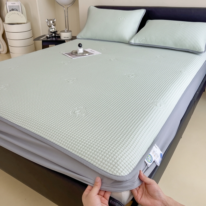 91家纺网 家纺一手货源 找家纺 欧邦 2025春夏新款5A抗菌华夫格凉感冰豆床笠款凉席席子-小熊系列 小熊-水绿