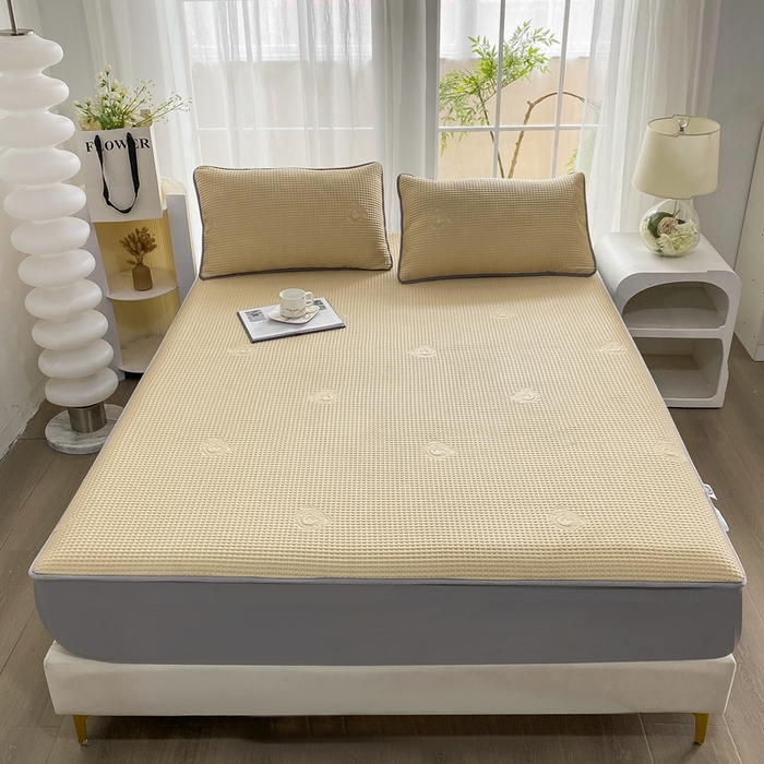 91家纺网 家纺一手货源 找家纺 欧邦 2025春夏新款5A抗菌华夫格凉感冰豆床笠款凉席席子-小熊系列 小熊-玉米黄