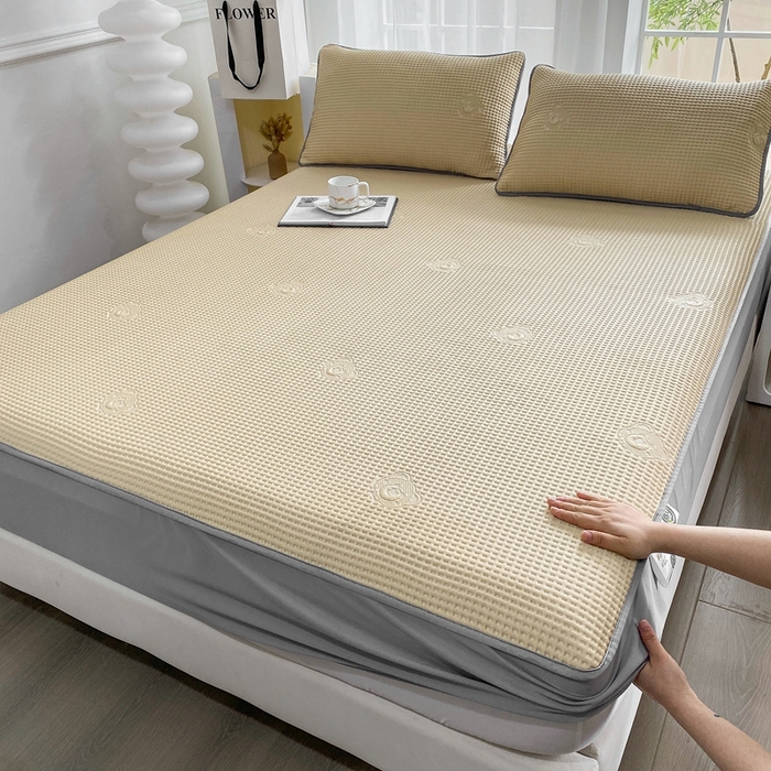 91家纺网 家纺一手货源 找家纺 欧邦 2025春夏新款5A抗菌华夫格凉感冰豆床笠款凉席席子-小熊系列 小熊-玉米黄