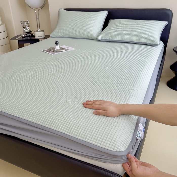 91家纺网 家纺一手货源 找家纺 欧邦 2025春夏新款5A抗菌华夫格凉感冰豆床笠款凉席席子-小熊系列 小熊-水绿