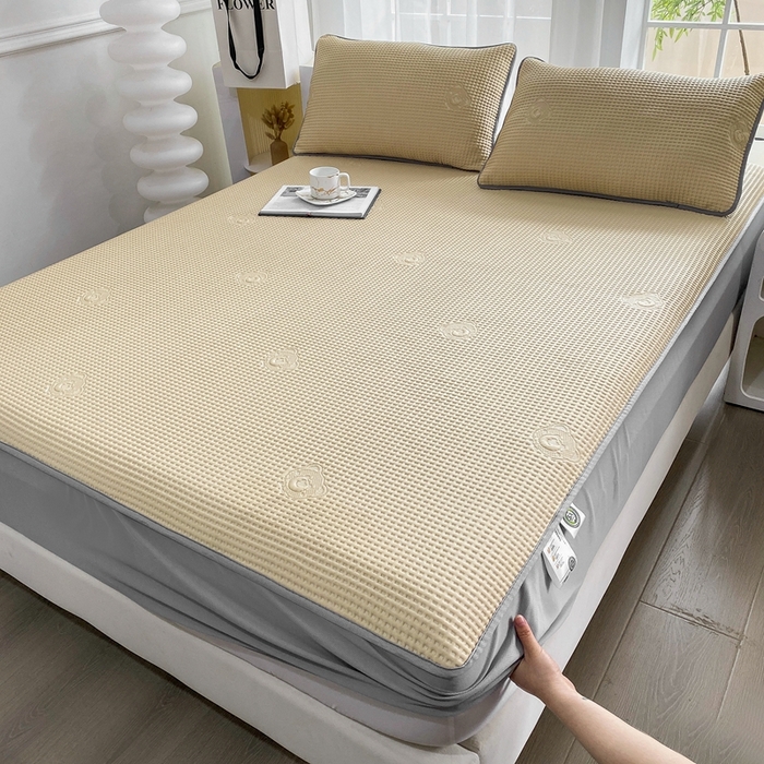 91家纺网 家纺一手货源 找家纺 欧邦 2025春夏新款5A抗菌华夫格凉感冰豆床笠款凉席席子-小熊系列 小熊-玉米黄