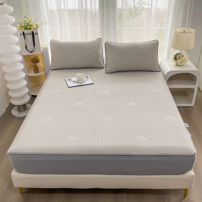 91家纺网 家纺一手货源 找家纺 欧邦 2025春夏新款5A抗菌华夫格凉感冰豆床笠款凉席席子-小熊系列 小熊-浅卡其