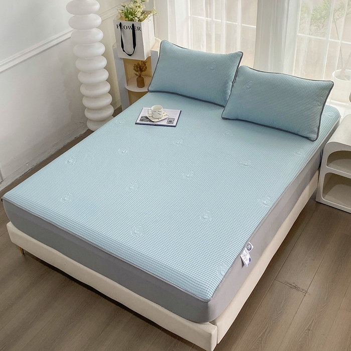 91家纺网 家纺一手货源 找家纺 欧邦 2025春夏新款5A抗菌华夫格凉感冰豆床笠款凉席席子-小熊系列 小熊-孔雀蓝