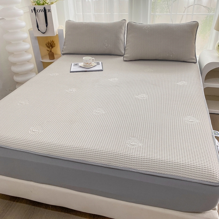 91家纺网 家纺一手货源 找家纺 欧邦 2025春夏新款5A抗菌华夫格凉感冰豆床笠款凉席席子-小熊系列 小熊-浅卡其