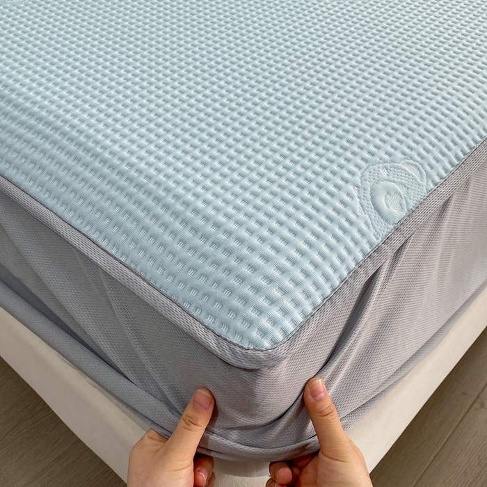 91家纺网 家纺一手货源 找家纺 欧邦 2025春夏新款5A抗菌华夫格凉感冰豆床笠款凉席席子-小熊系列 小熊-孔雀蓝