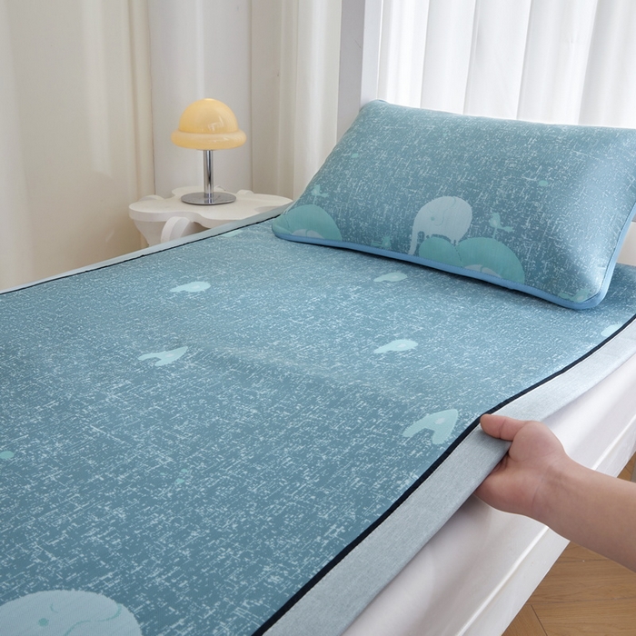 91家纺网 家纺一手货源 找家纺 （总）爱思凯家纺 2025新款【学生】凉感三明治冰丝席-芳华系列-条席款（场景一）