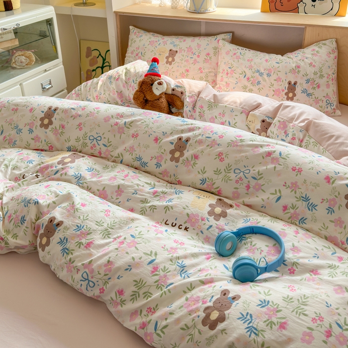 91家纺网 家纺一手货源 找家纺 冕悠家纺 2025新款A类高克重糯叽叽超柔糯水洗棉印花四件套-单被套 熊熊花语