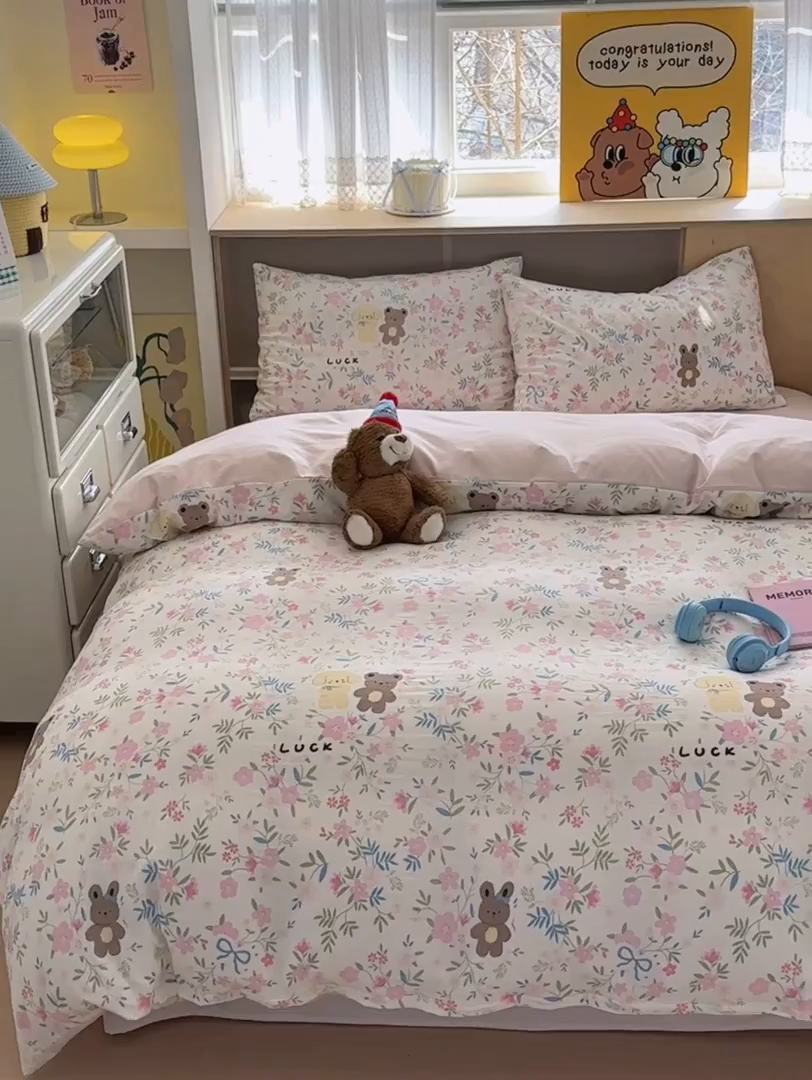 91家纺网 家纺一手货源 找家纺 冕悠家纺 2025新款A类高克重糯叽叽超柔糯水洗棉印花四件套-单被套 熊熊花语