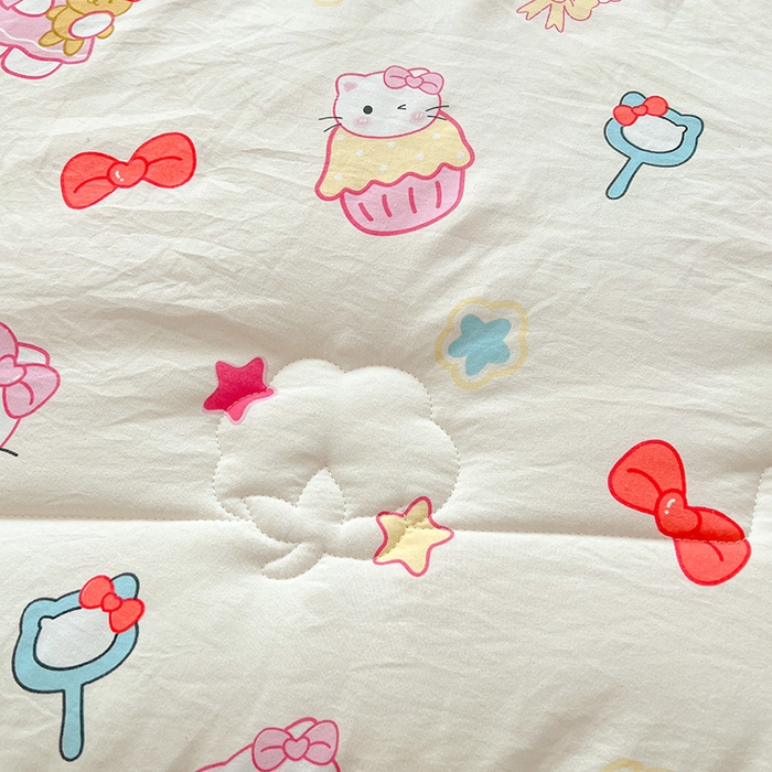 91家纺网 家纺一手货源 找家纺 西域种棉人·千百笠 2025新款A类新疆棉花夏凉被加宽包边水洗棉卡通印花吸湿透气棉花夏被空调被 凌香 蛋糕猫