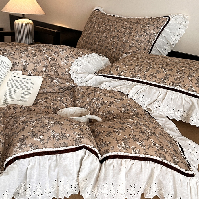 91家纺网 家纺一手货源 找家纺 蓝邻家纺 2025春夏新款全棉纯棉复古双层纱花边织带款四件套 漫步花丛