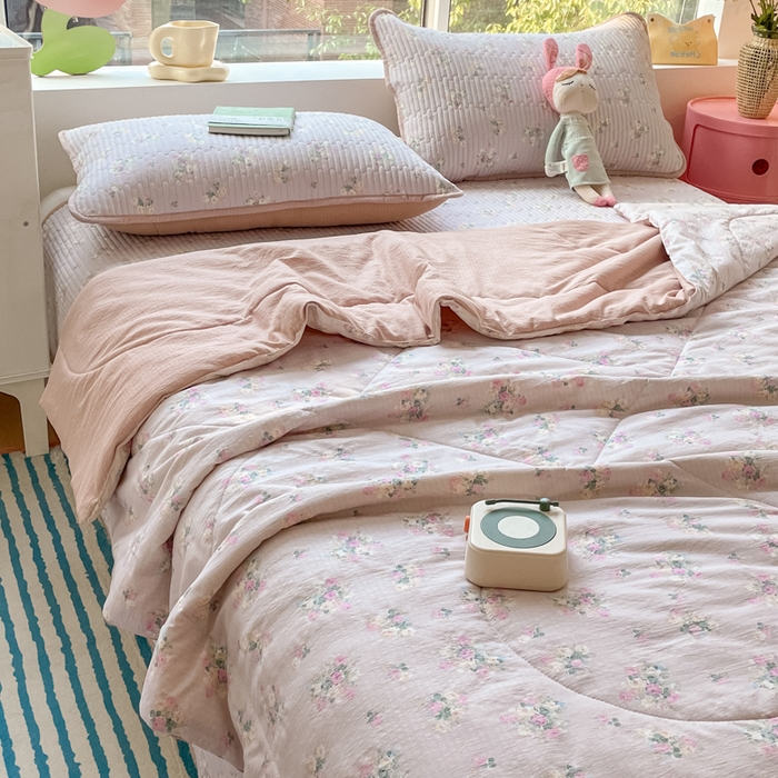 91家纺网 家纺一手货源 找家纺 老帅的工厂店 2025新款a类云感双层纱7a抗菌夏被床盖四件套 春芽