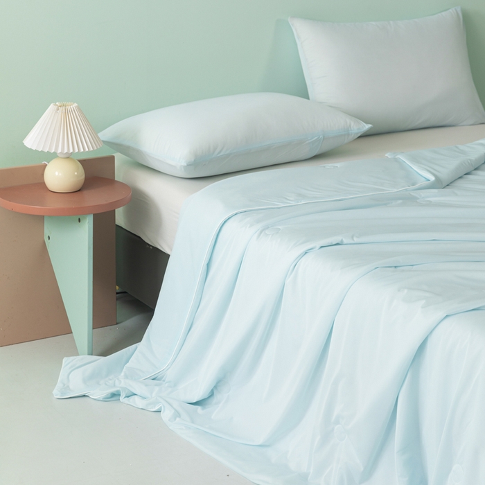 91家纺网 家纺一手货源 找家纺 瑜珠家纺 2025新款瑜珠云母凉感丝夏被 月光蓝