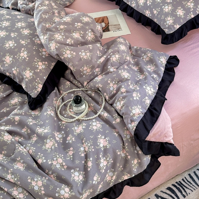 91家纺网 家纺一手货源 找家纺 亿品家纺 2025直播爆款韩版赫本风花边款针织棉双层纱夏被四件套【有买家秀加V】