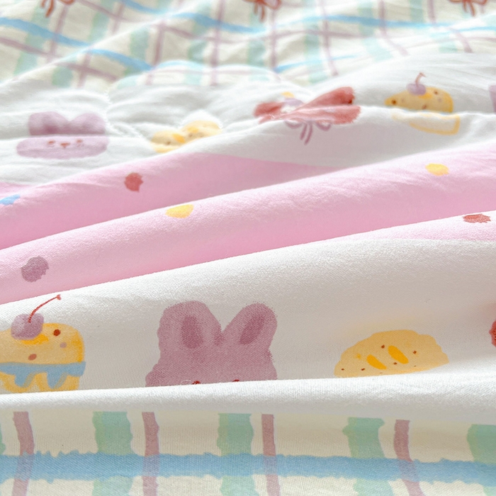 91家纺网 家纺一手货源 找家纺 西域种棉人·千百笠 2025新款A类新疆棉花夏凉被加宽包边水洗棉卡通印花吸湿透气棉花夏被空调被 凌香 生日派对