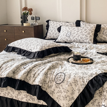 91家纺网 家纺一手货源 找家纺 （总）欧尚 2025新款黑白赫本风轻奢款床盖夏被四件套