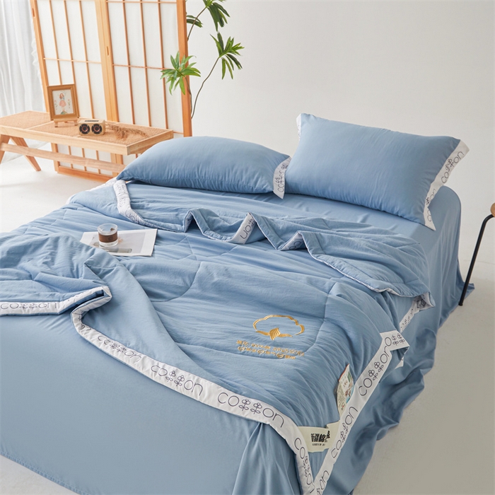 91家纺网 家纺一手货源 找家纺 西域种棉人·千百笠 2025新款A类100%新疆棉花夏凉被纯棉全棉填充毛巾绣绣花纯色双拼原棉空调被夏被 千寻晴空蓝